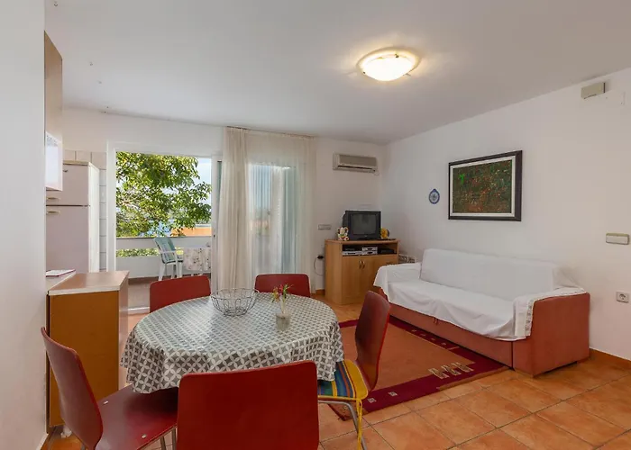 Awesome Apartment In Punat With Wifi *